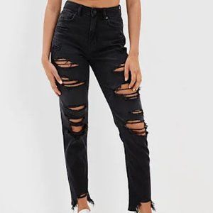 AE Strigid Ripped Mom Jean
